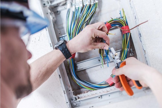 Fio de cobre em instalação elétrica